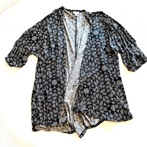 LuLaRoe Black and White Leaf Pattern Top